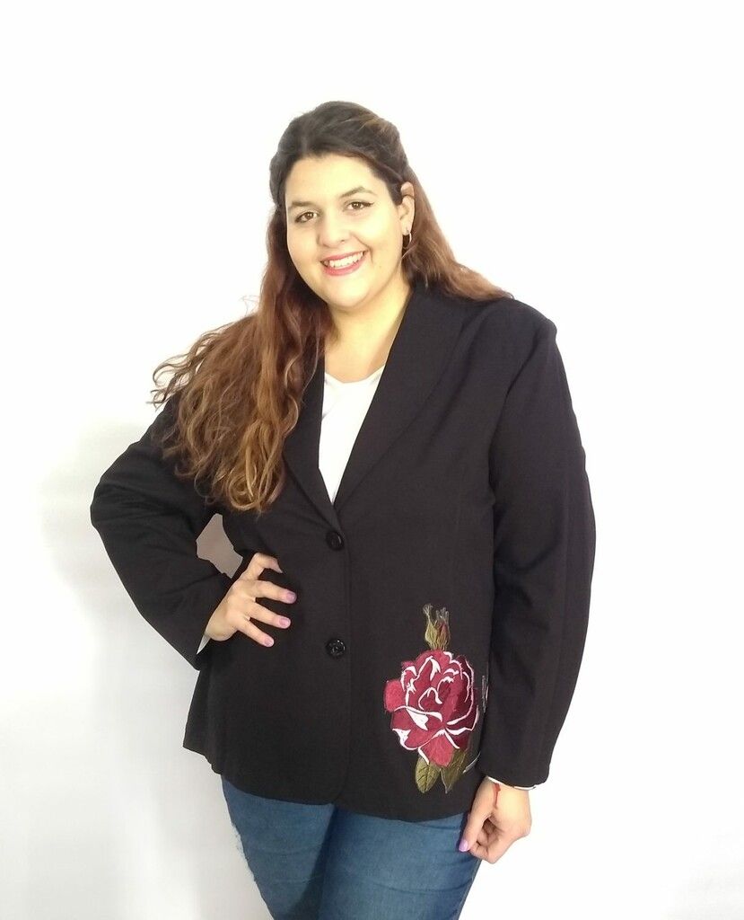 Blazer Bordado tramado elastizado color negro