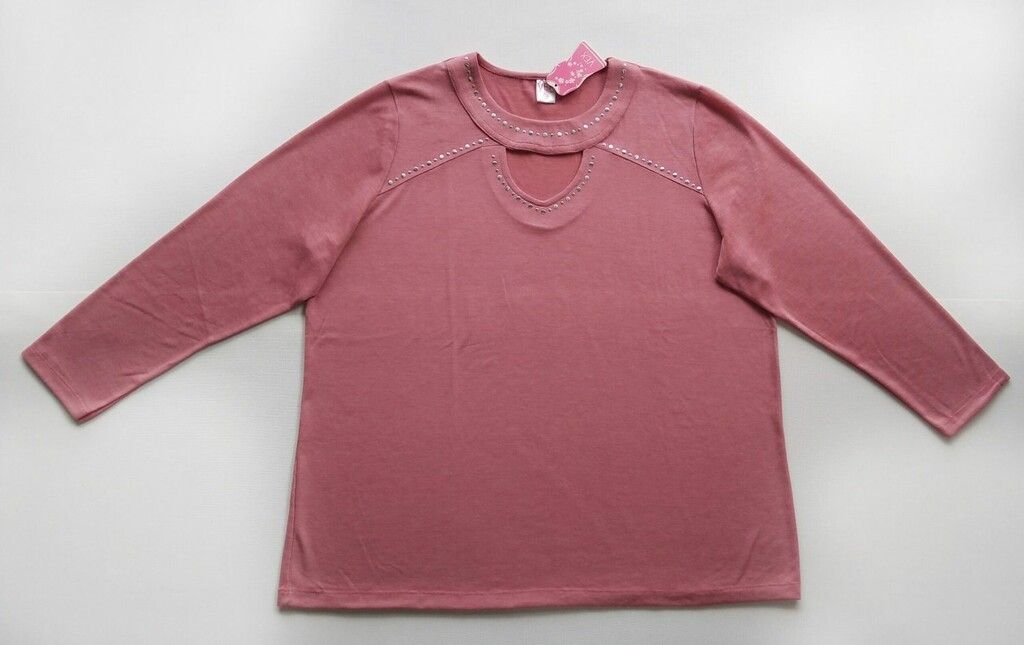 Remera con detalles en el escote