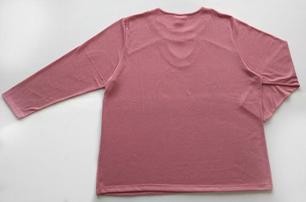 Remera con detalles en el escote - Imagen 2