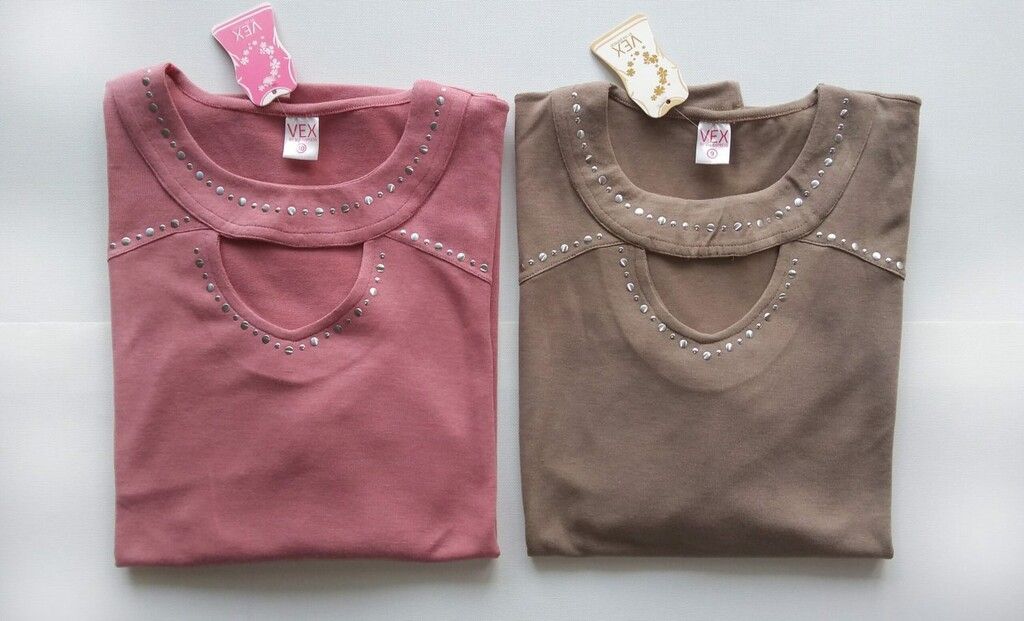 Remera con detalles en el escote - Imagen 3