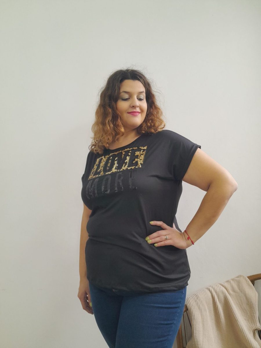 Remera Love More