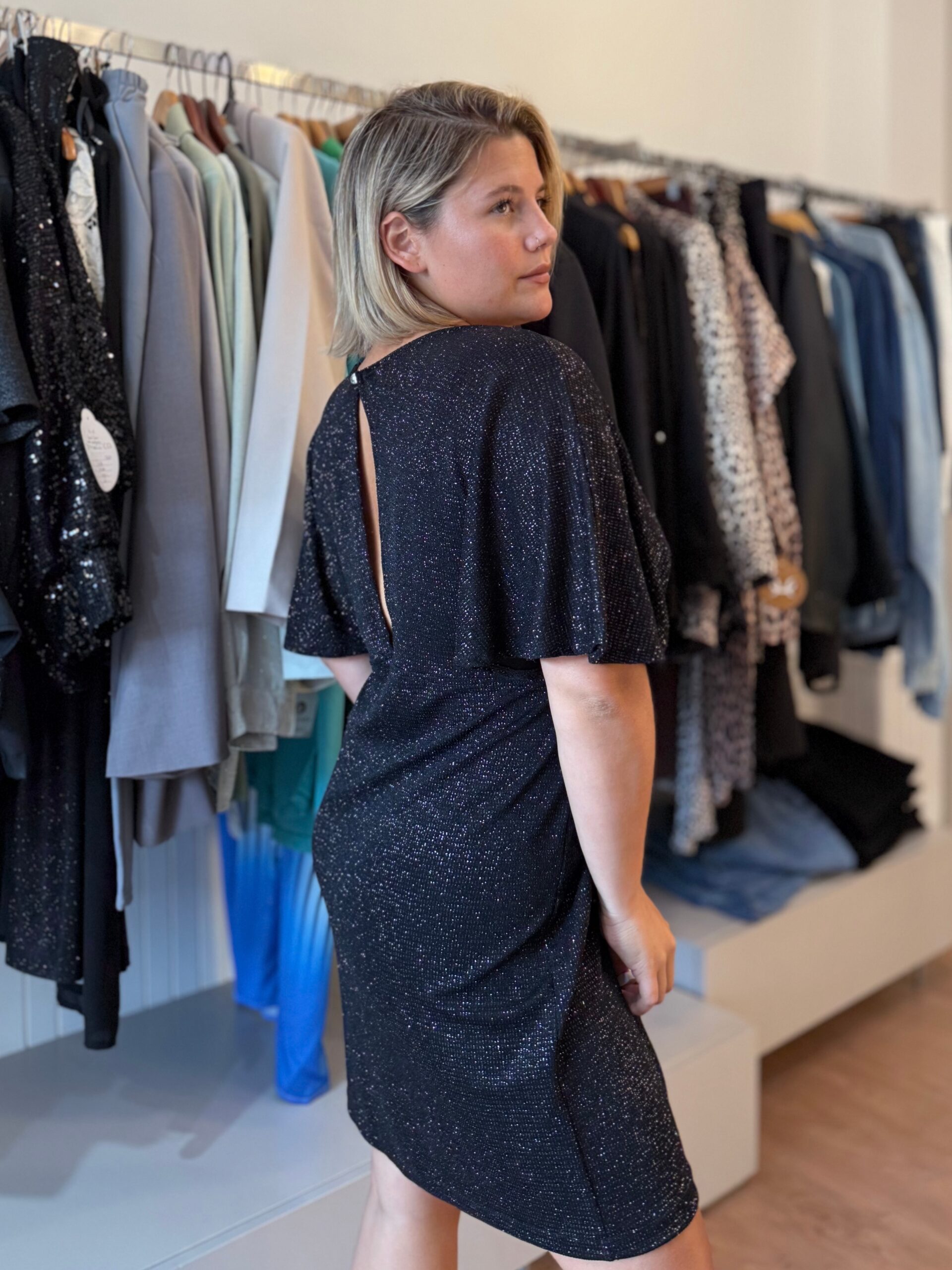 Patricia Vestido Lentejuela Corto. - Imagen 3